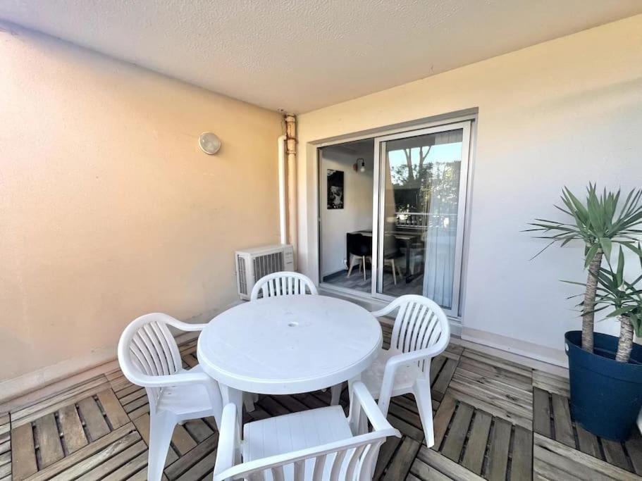 Appartement Port De Hyeres 4 Personnes Exterior photo