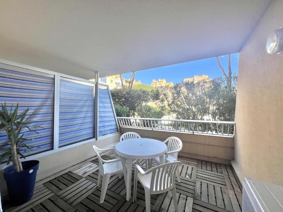 Appartement Port De Hyeres 4 Personnes Exterior photo